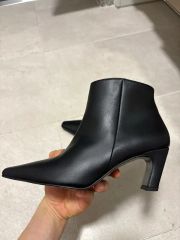 Prada プラダ デザイナーブラック レザー アンクルブーツ レッドヒール