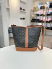 中古ブランド ラックスオール ウルサン店 セリーヌ トリオンフ バケットバッグ ミディ バケット ショルダーバッグ