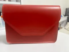 赤いバッグ