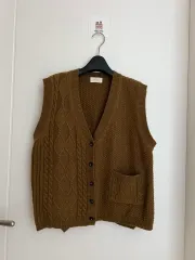 ケーブル ニット ベスト