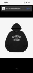 MAHAGRID スタジオ WHO ブラック Tシャツのサムネイル
