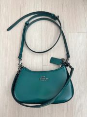 MAX&Co. オリーブグリーン ショルダーバッグ 軽量 パテントレザー 新品 
