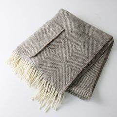 【trois temps】カシミヤマフラー　Quatre柄　グレー trois temps】カシミヤマフラー Quatre柄 グレー - メルカリ