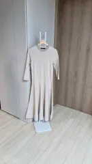 DAKS(90/66)ベージュ ウール100 ロング丈ワンピースのサムネイル