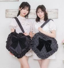 pium ボリュームリボンキャリーオンボストンバッグ ブラック - メルカリ