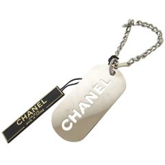 CHANEL シャネル キーホルダー バッグチャーム ロゴプレート メタル 銀