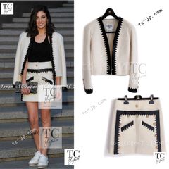 シャネル カーディガン CHANEL プラム パープル ライオンボタン カシミヤ 100% ニット カール・ラガーフェルド 50万 人気 定番 超美品 38 CHANEL（シャネル） カーディガン プラム パープル ライオンボタン
