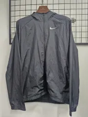 110XXL NIKE エッセンシャルズ フード ウインドブレーカー ジャケット
