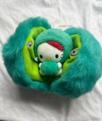 鮮やかグリーンふわもこキティポーチ - メルカリ