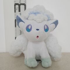雪まつりのアローラロコン ぬいぐるみ キーホルダー - メルカリ