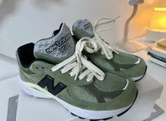 ニューバランス ジョウンド 990v3 オリーブ 245 状態良しのサムネイル