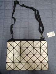 訳あり】BAOBAO ISSEY MIYAKE ルーセント サコッシュ 白 - メルカリ