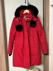 (正規品) MOOSE KNUCKLES ムースナックルズ STIRLING ダウンジャケット ロング丈 レディース レッド Mのサムネイル