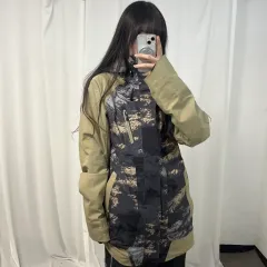 オークリー ウィンドブレーカー