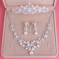 ウェディングアクセサリー　イアリングネックレス　ティアラ　ヘッドアクセ　結婚式