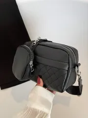 バッグ レディース ショルダーバッグ ミニキルティングクロスボディバッグ コインパース付き シンプルな無地のキルティングクロスボディバッグ、大容量のカジュアルショルダーバッグ、スクエアジッパーバッグ付きのメッセンジ