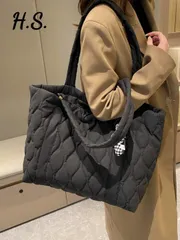 バッグ レディース トートバッグ 2--1 キルト入りトートバッグ アクセサリーペンダント付き、大容量ショルダーバッグ、女性、カジュアル、仕事、学校に最適、軽量、折りたたみ可能、ジッパー開閉、ブラック、学生用トート