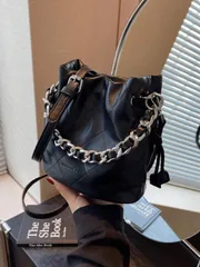バッグ レディース ショルダーバッグ チェーンデコレーション付き ミニファッショナブル ショルダーバケツバッグ、シンプルで雰囲気ある クロスボディバッグ