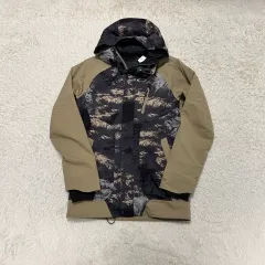オークリー ウィンドブレーカー