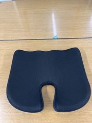 姿勢サポートmarubishi スポッとクッション ネイビー（未使用） - メルカリ