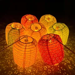 【新品】 紙提灯 ちょうちん LEDライト タッセル 手提げ棒付き 12個セット 15cm ペーパーランタン 紙ランタン 透かし彫り イベンド お祭り お盆 居酒屋 パーティー 七夕 屋台 誕生日 飾り用 装飾 デコレーション (楕円型 10色 12個セッ 0