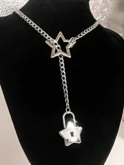 ジュエリー レディース ネックレス 1個 星型 中空 メタル ネックレス キーペンダント付き、シルバー、メンズ レディース ファッション、デイリーウェアやパーティーに適しています