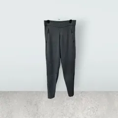 アディダス ウーブン ジョガー パンツ グレー