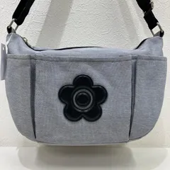 2475　MARY QUANT　マリークワント　 ショルダーバッグ　斜めがけ　紐調節可能　 グレー×ブラック系　デイジー　フラワーモチーフ　 レディース