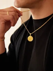 ジュエリー メンズ ネックレス 1個 18Kゴールドメッキ ステンレススチール ひねりチェーン ネックレス、ラインストーン入りコンパス型ペンダント、メンズファッション カジュアル クラブウェア用