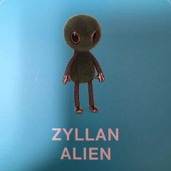 ジェリーキャット　宇宙人　エイリアン space韓国限定　ぬいぐるみ　マスコット 韓国限定】JELLYCAT スペース ジルンエイリアン - メルカリ