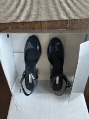 GUESS ネイビー エナメル ヒール パンプスのサムネイル
