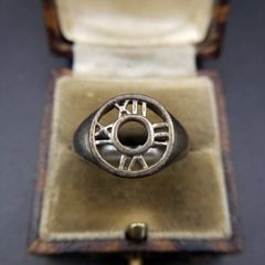 英国アンティーク 1919年 ジョージ5世 コインリング SV925 15号 - メルカリ