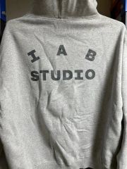 超レア⭐美品⭐WHO AM I フード付きパーカー 黒 - メルカリ 超レア⭐美品⭐WHO AM I フード付きパーカー 黒