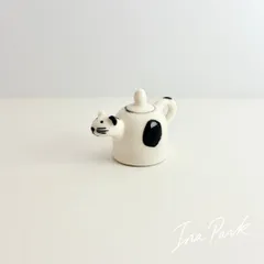 ぶち猫のティーポット　ねこ　のフェーヴ　フェーブ　フランス製　ミニチュア　陶器　雑貨