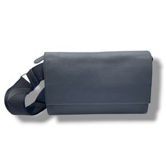 極美品 マザーハウス リニア ショルダーバッグ レザー グリーニッシュ