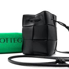 未使用に近い BOTTEGA VENETA ボッテガヴェネタ カセット バケットバッグ ショルダーバッグ 巾着 レザー ブラック 黒 マキシイントレチャート 斜め掛け 軽量 お出かけ 旅行 ご褒美 サマーギフト ミニバッグ 流行のサムネイル