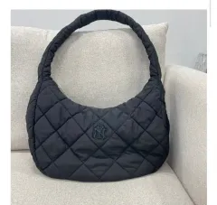MLB 엠엘비 キルティングHOBO BAG ラージ 新品 とてもお安く出品のサムネイル