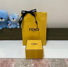FENDI キャラクターイヤホンジャックアクセサリー　非売品 FENDI キャラクターイヤホンジャックアクセサリー 非売品 - メルカリ