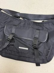新品】1PIU1UGUALE3 メッセンジャーバッグ ショルダーバッグ 黒 - メルカリ
