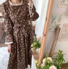 美品】アトリエまりこ花柄綿ワンピース ピンクレースお花付き - メルカリ