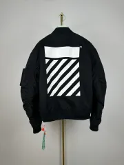 (百貨店購入)(XL) オフホワイト MA-1 ブルゾン ジャケット ブラックのサムネイル