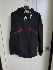 ほぼ新品 CHANCECHANCE(チャンスチャンス) 黒 カラー WHO フード Tシャツのサムネイル