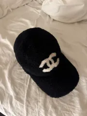 シャネル CCロゴ Shearling ベースボールキャップ 帽子 (ブラック)のサムネイル