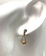 k18刻印】ゴールドの揺れる片耳用ピアス 1.73g - メルカリ