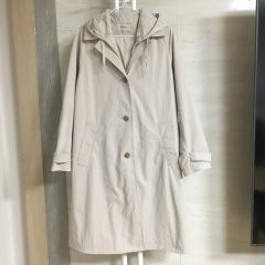 断捨離　Peserico ペセリコ　フード付きベージュジャケット　モニーレ装飾 断捨離 Peserico ペセリコ フード付きベージュジャケット モニーレ装飾