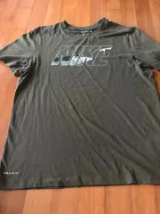 NIKE カーキ 半袖Tシャツ 105 110サイズ 傷なし 良し 19,900ウォン