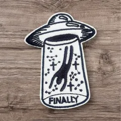 W068 粘着ワッペン 宇宙人 UFO 刺繍 アップリケ 手芸 アイロンプリントのサムネイル