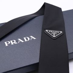 プラダ【現行品】トライアングルロゴ ネクタイ 三角プレート ブラック