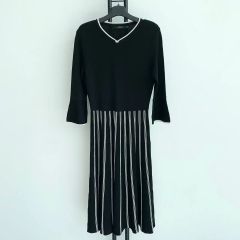 MAX&Co✨新品タグ付　サマーニットフレアワンピース　近年モデル　ストレッチ MAX&Co✨新品タグ付 サマーニットフレアワンピース 近年モデル