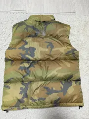 (S)ザノースフェイス センター ロゴ カモ ダウン ベスト